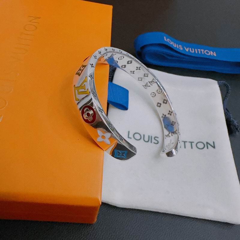 LV Bracelet 04yxh69 (5)