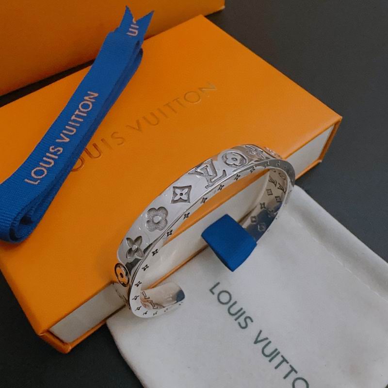 LV Bracelet 04yxh70 (1)