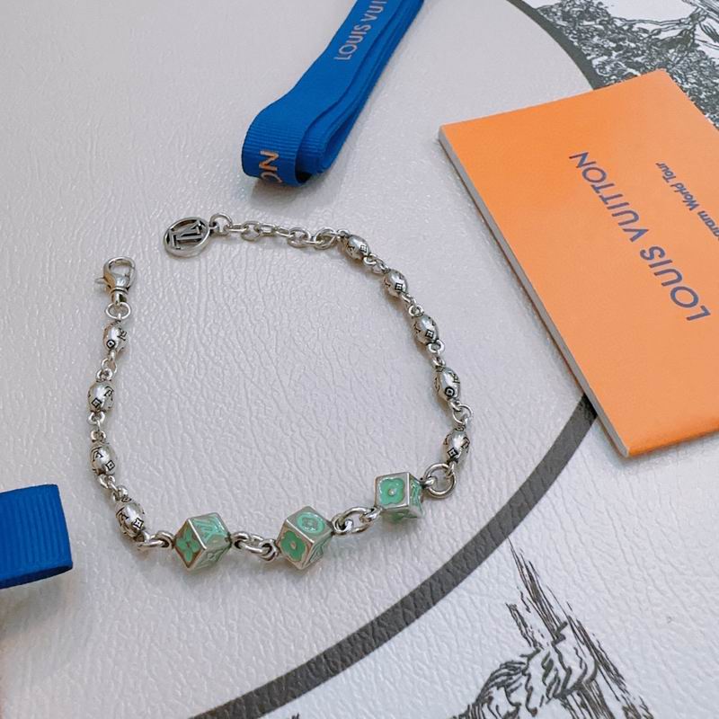 LV Bracelet 04yxh74 (4)