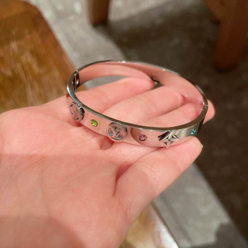 LV Bracelet 04yxh75 (5)