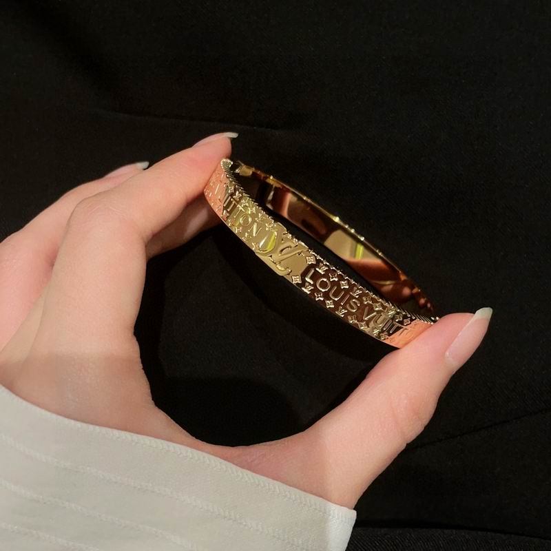 LV Bracelet 04yxh76 (6)