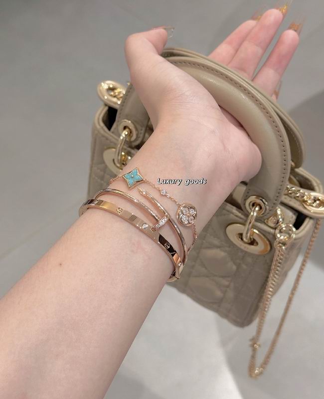 LV Bracelet 04yxh77 (7)