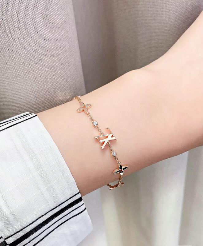 LV Bracelet 04yxh79 (5)