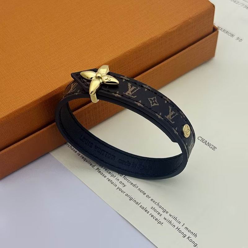 LV Bracelet 04yxh80 (4)