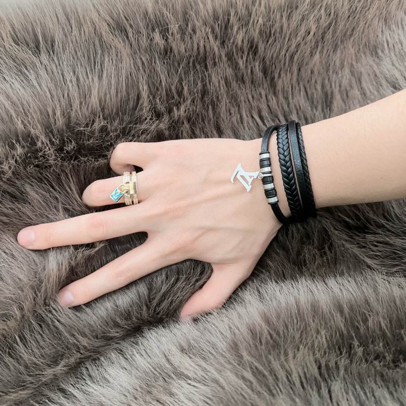 LV Bracelet 04yxh82 (5)