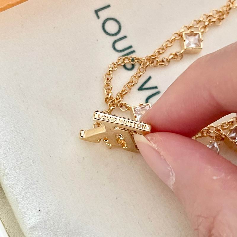LV Bracelet 04yxh89 (5)