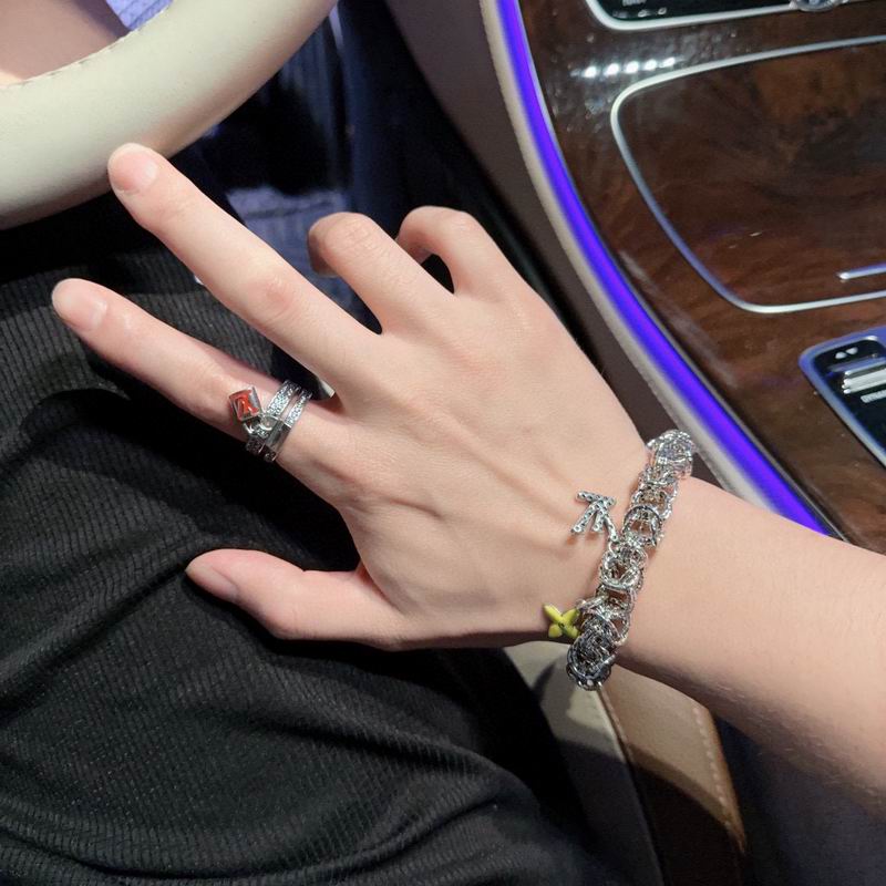 LV Bracelet 04yxh93 (4)