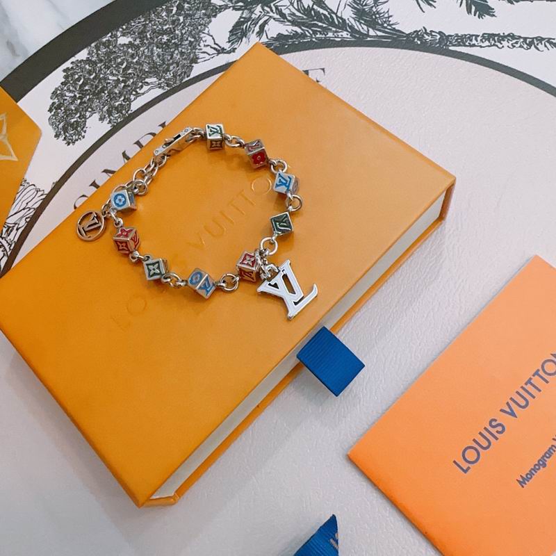 LV Bracelet 04yxh97 (1)