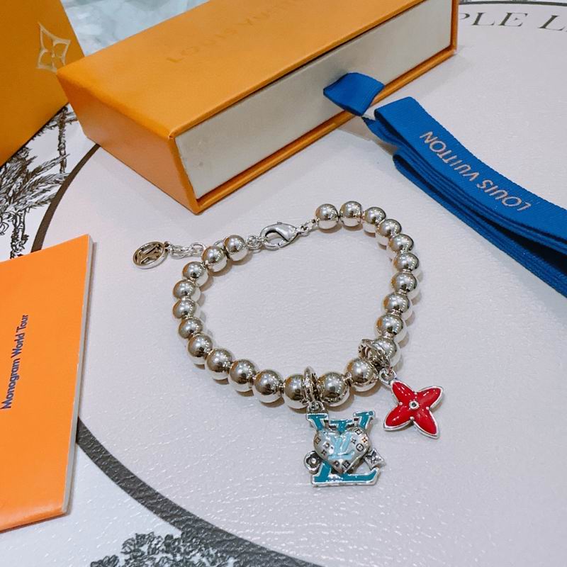 LV Bracelet 05yxh09 (1)