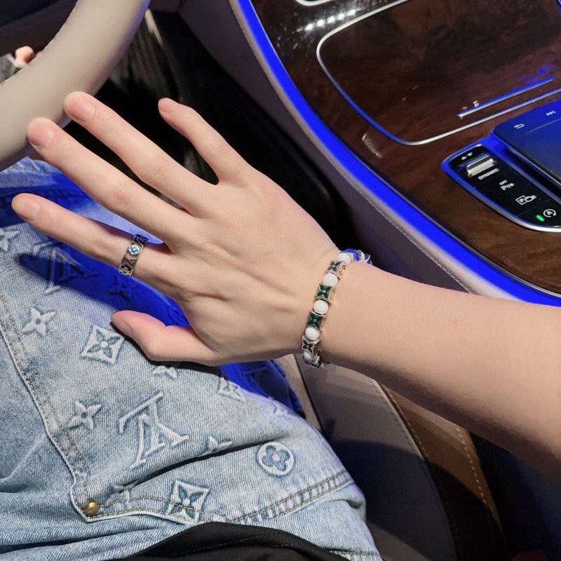 LV Bracelet 05yxh22 (4)