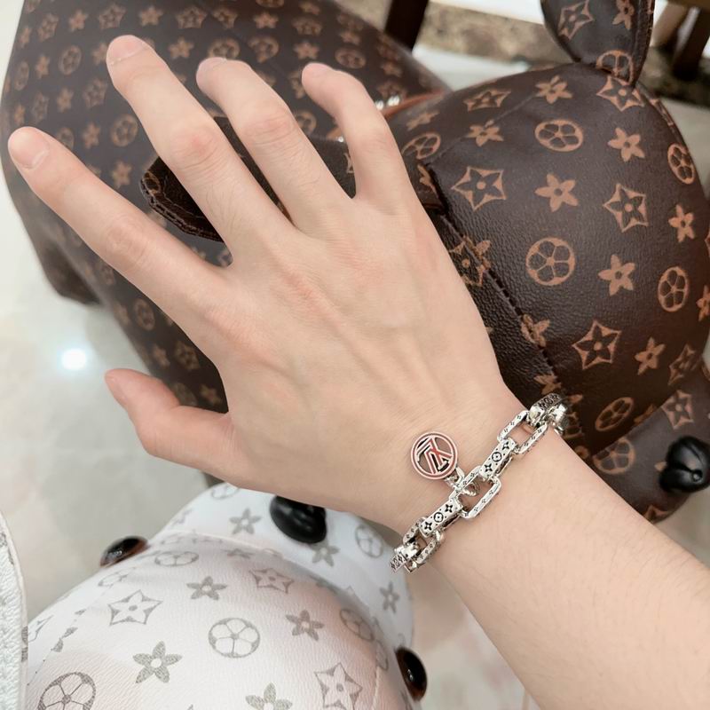 LV Bracelet 05yxh36 (5)