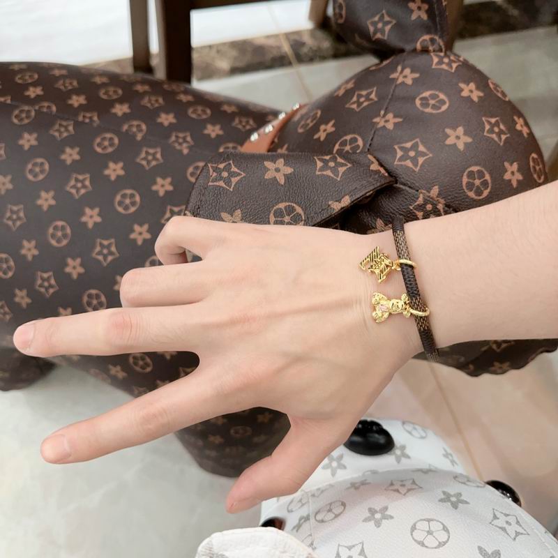 LV Bracelet 05yxh37 (5)