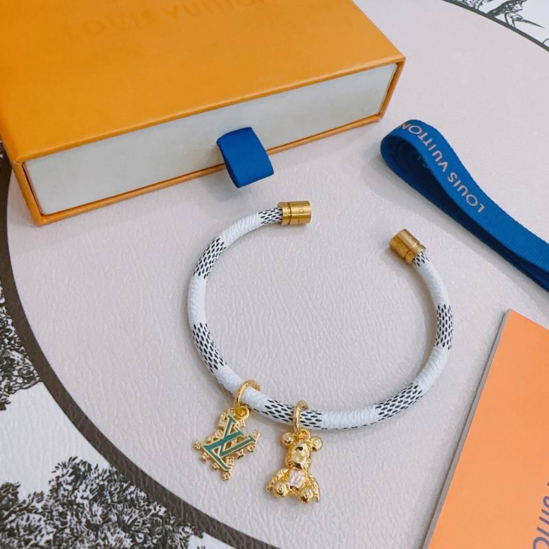 LV Bracelet 05yxh38 (1)