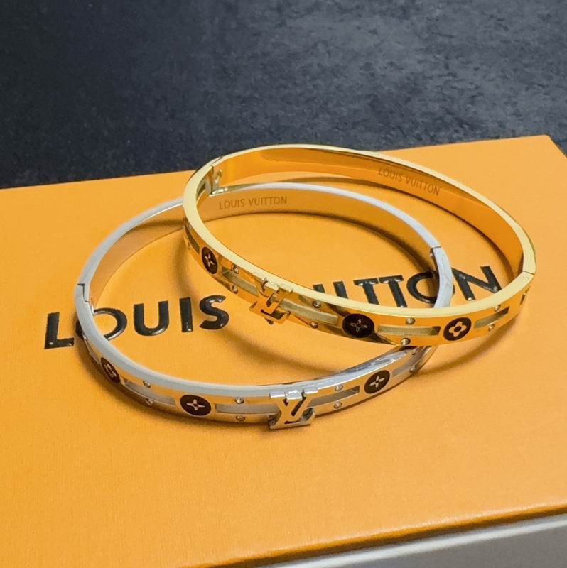 LV Bracelet 05yxh39 (1)