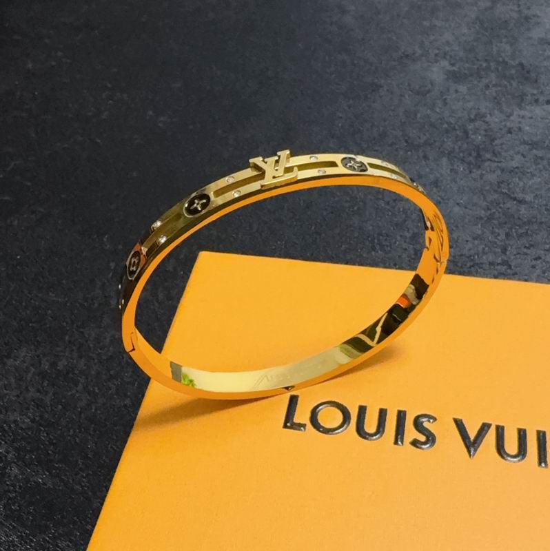 LV Bracelet 05yxh39 (2)