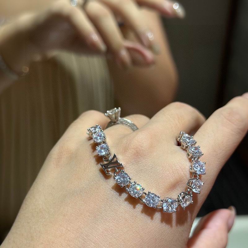 LV Bracelet 05yxh40 (3)