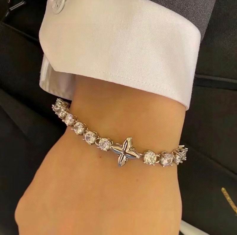 LV Bracelet 05yxh40 (5)