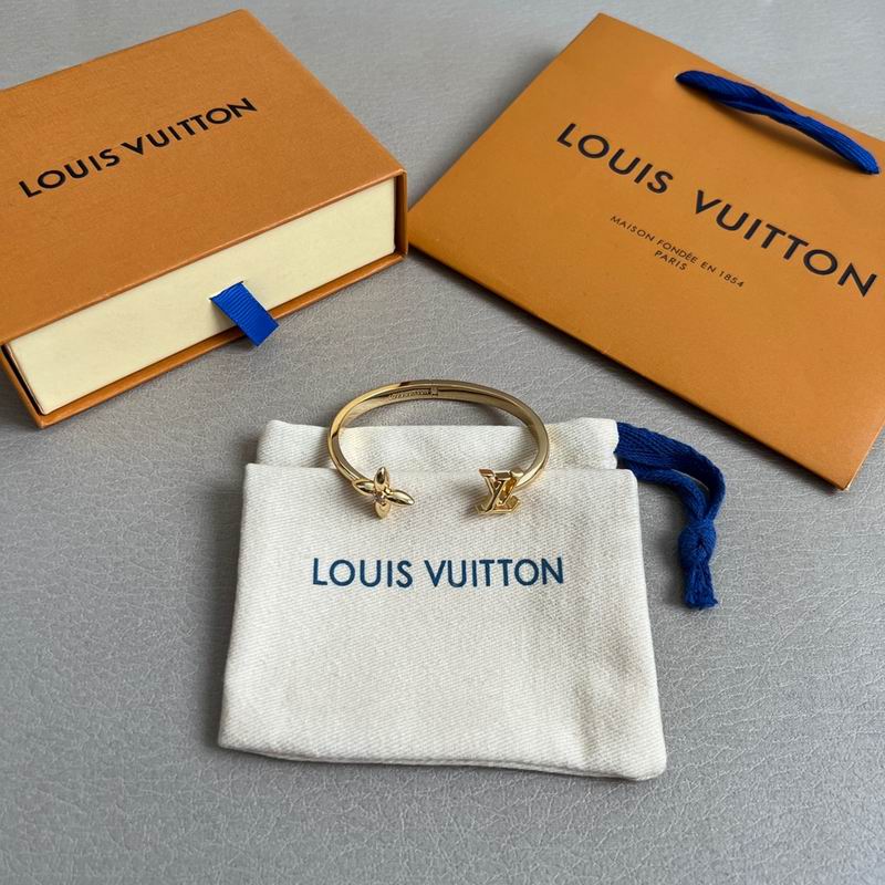 LV Bracelet 05yxh50 (1)