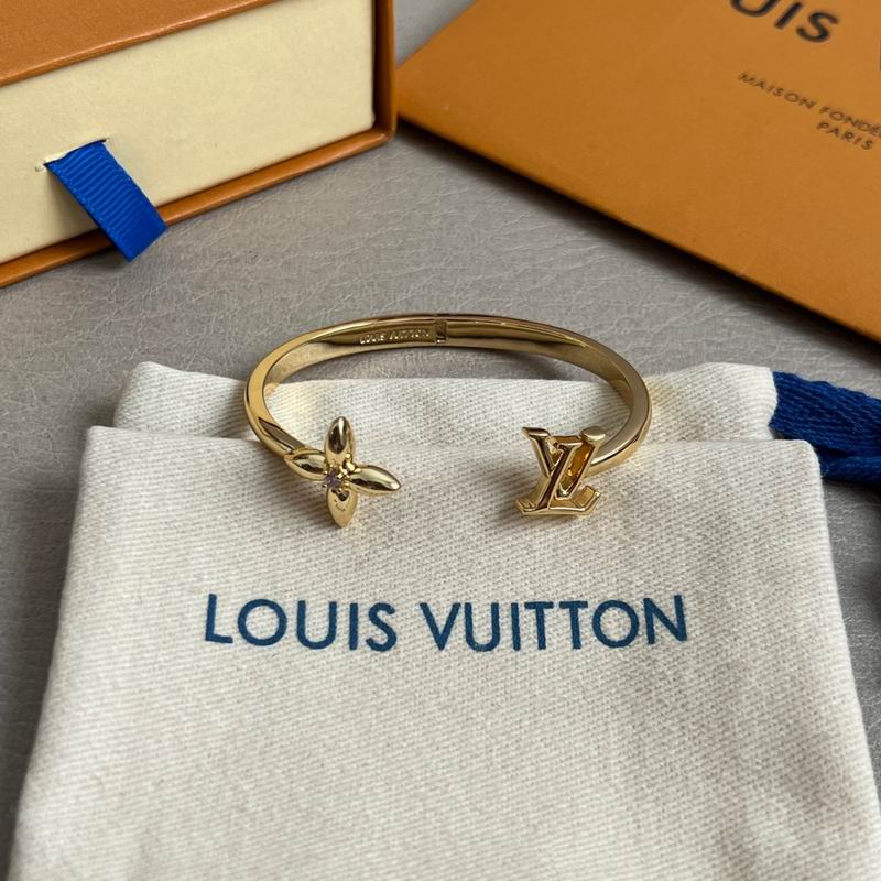 LV Bracelet 05yxh50 (2)
