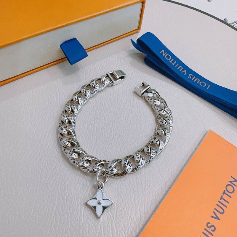 LV Bracelet 05yxh52 (1)