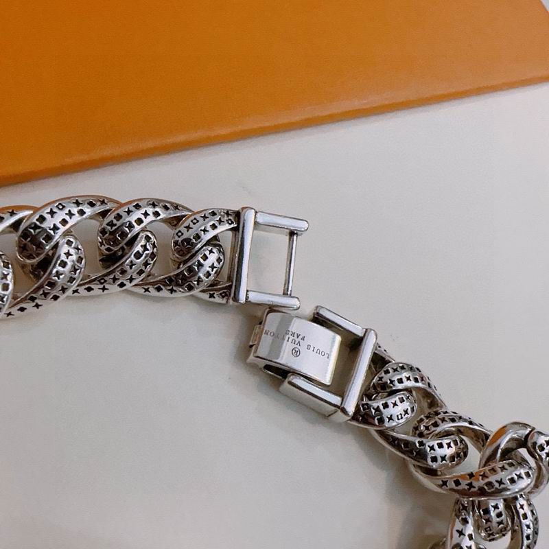 LV Bracelet 05yxh59 (4)