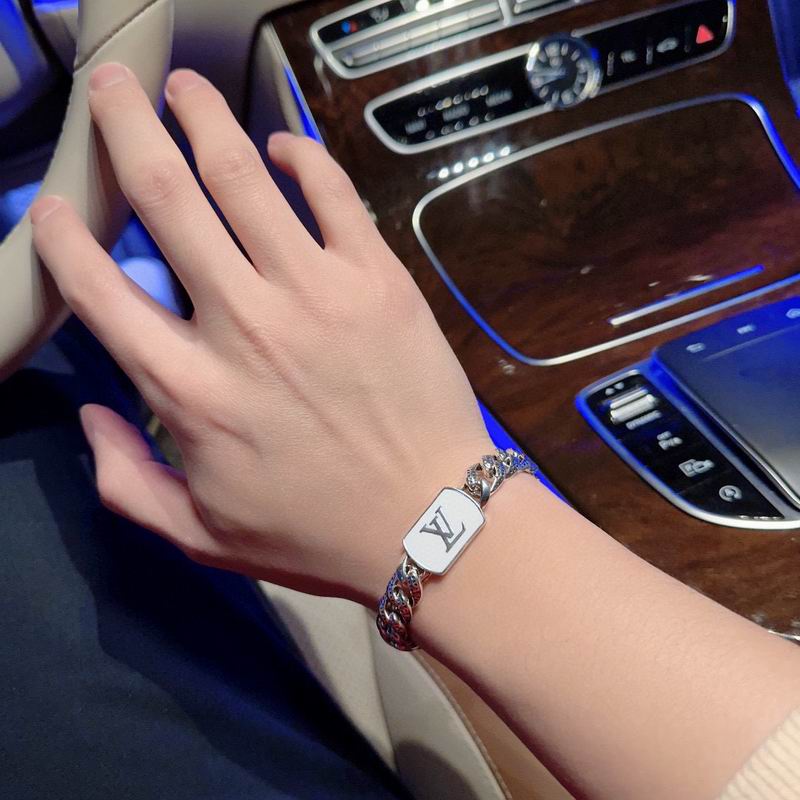 LV Bracelet 05yxh59 (5)
