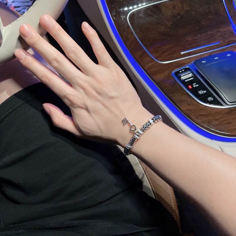 LV Bracelet 05yxh60 (5)