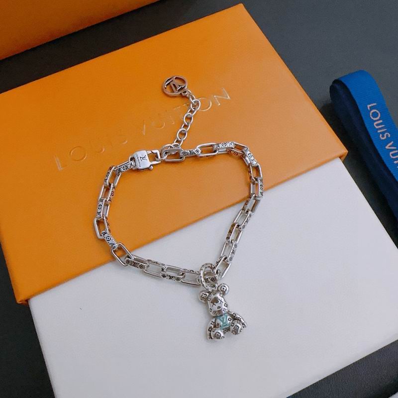 LV Bracelet 05yxh62 (2)