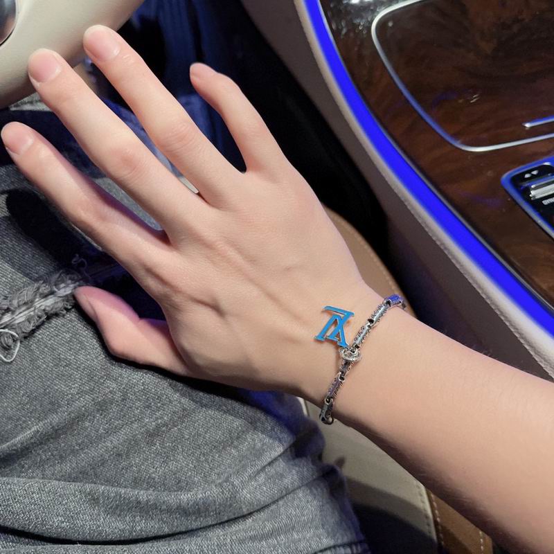 LV Bracelet 05yxh63 (5)