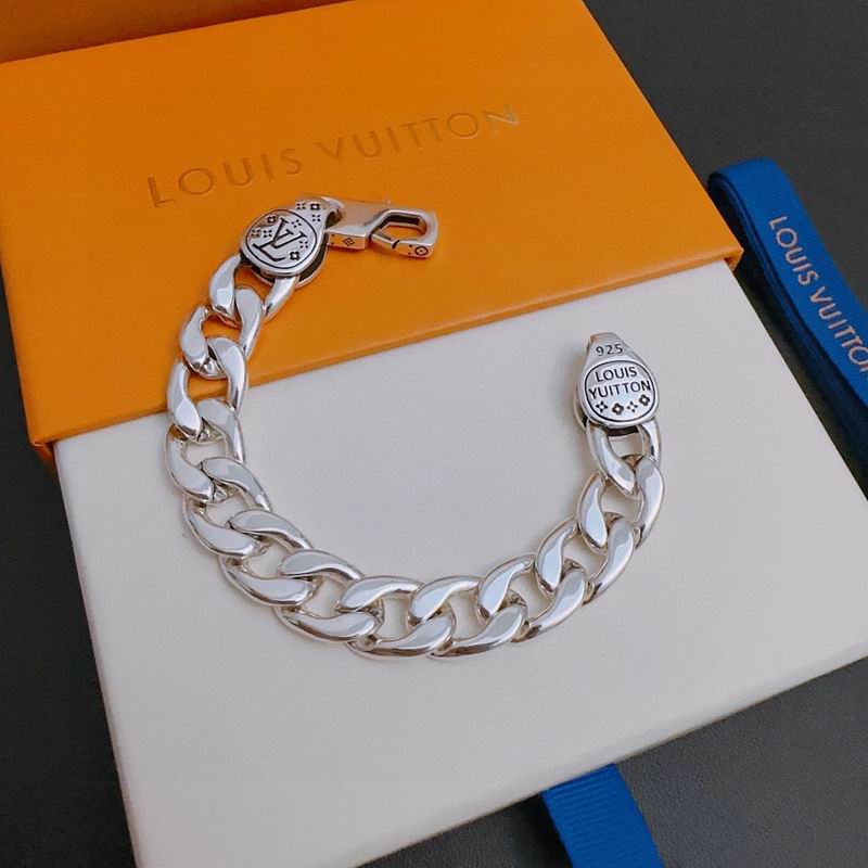 LV Bracelet 05yxh64 (1)