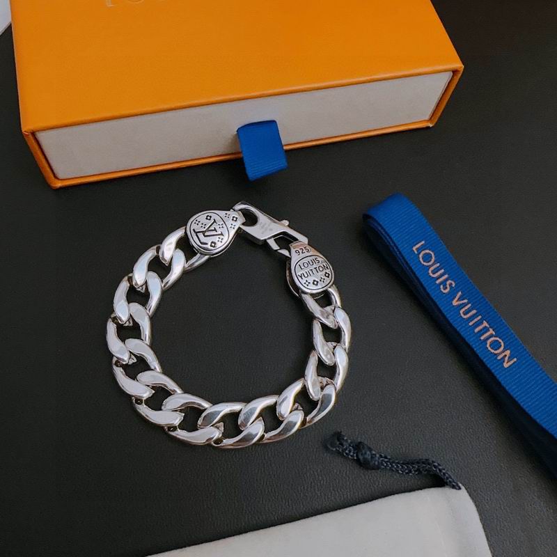 LV Bracelet 05yxh64 (3)