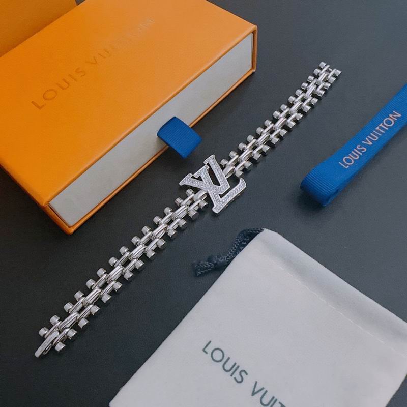 LV Bracelet 05yxh67 (1)