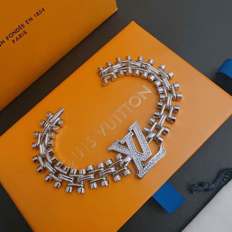LV Bracelet 05yxh67 (2)