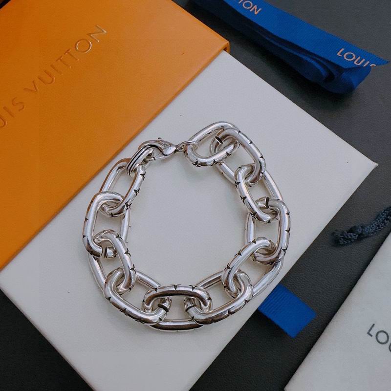 LV Bracelet 05yxh68 (3)