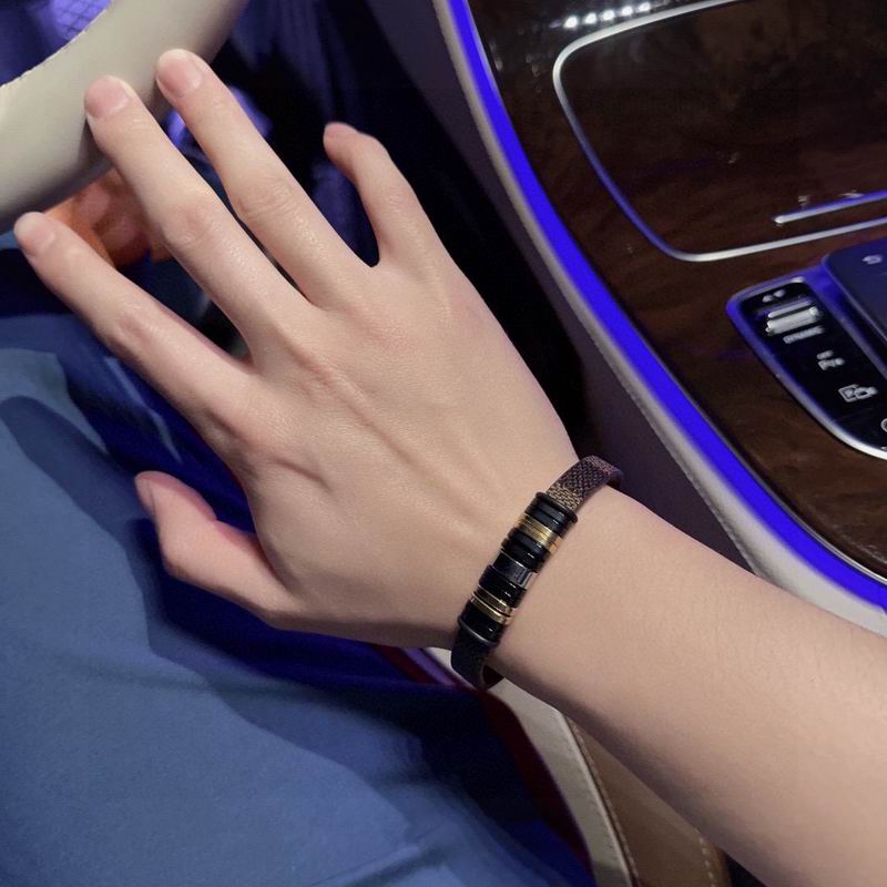 LV Bracelet 05yxh69 (4)