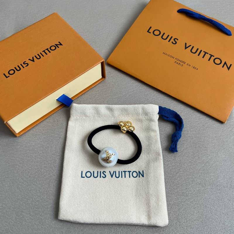 LV Bracelet 05yxh71 (1)