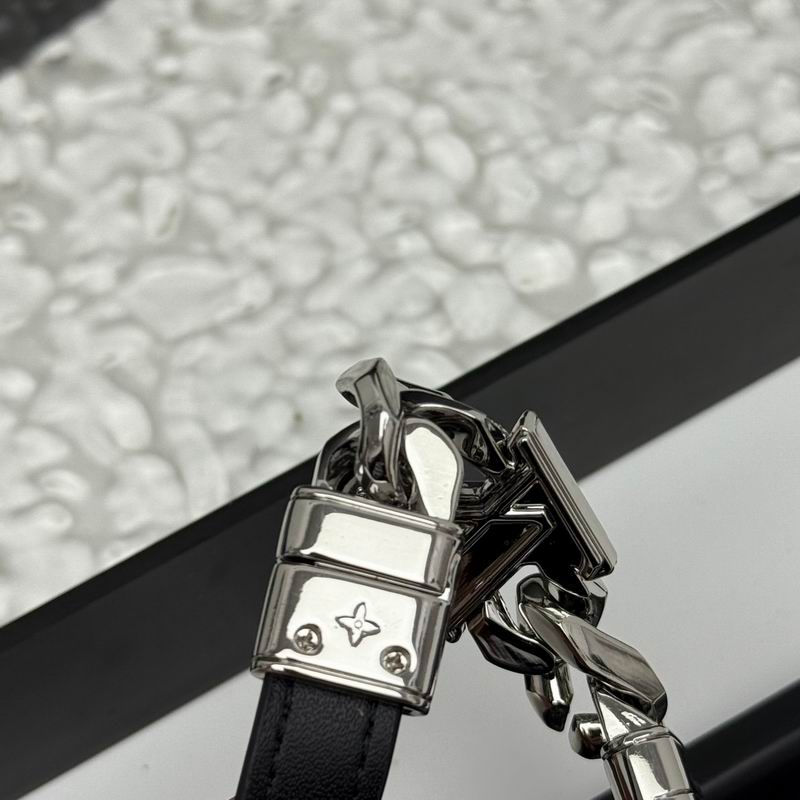 LV Bracelet 05yxh72 (8)
