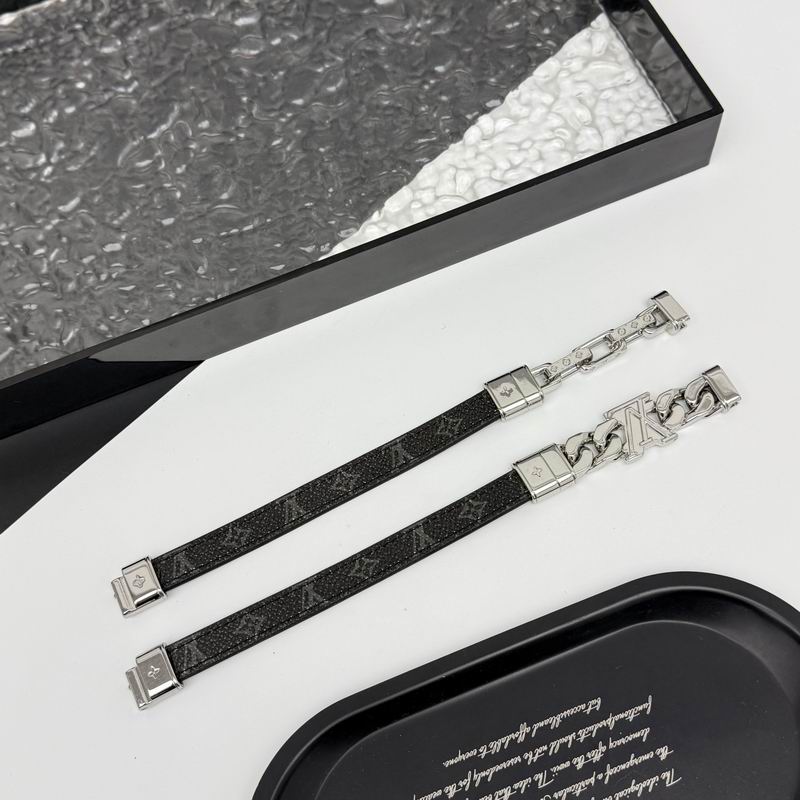 LV Bracelet 05yxh72 (9)