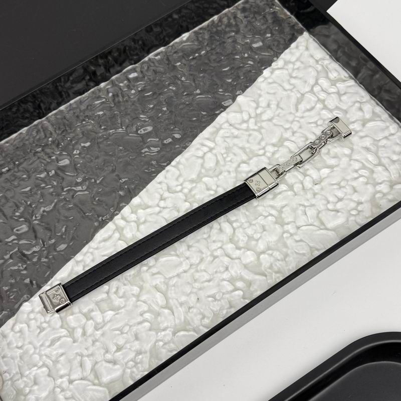LV Bracelet 05yxh73 (1)