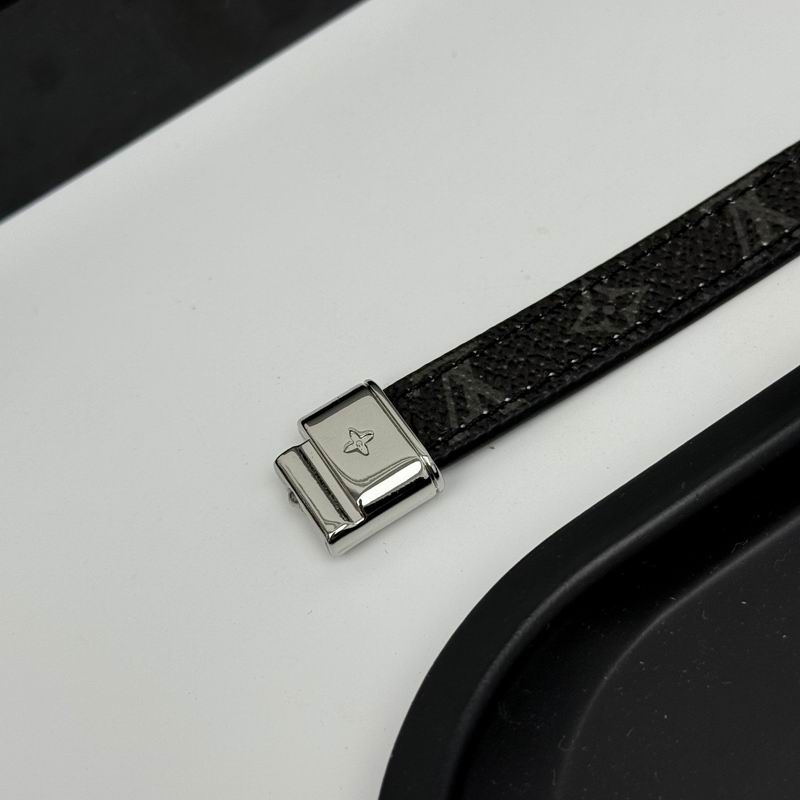 LV Bracelet 05yxh73 (3)