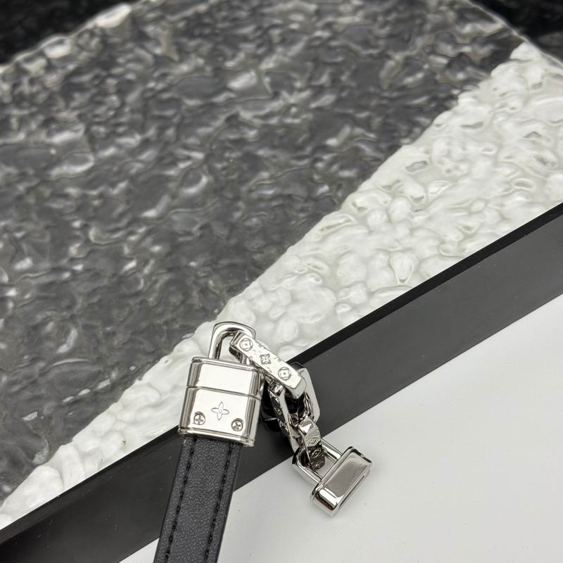 LV Bracelet 05yxh73 (4)