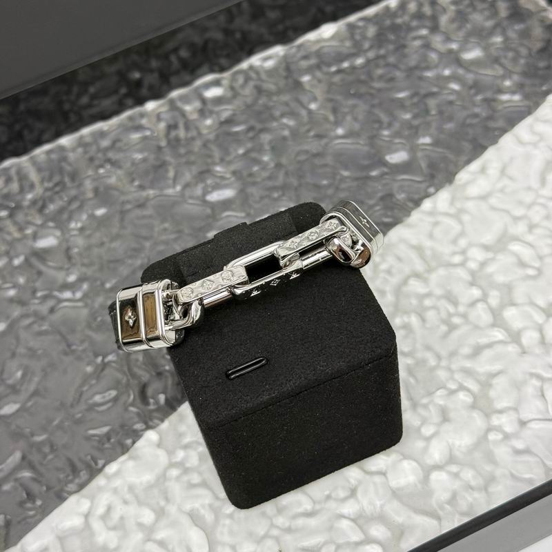 LV Bracelet 05yxh73 (5)