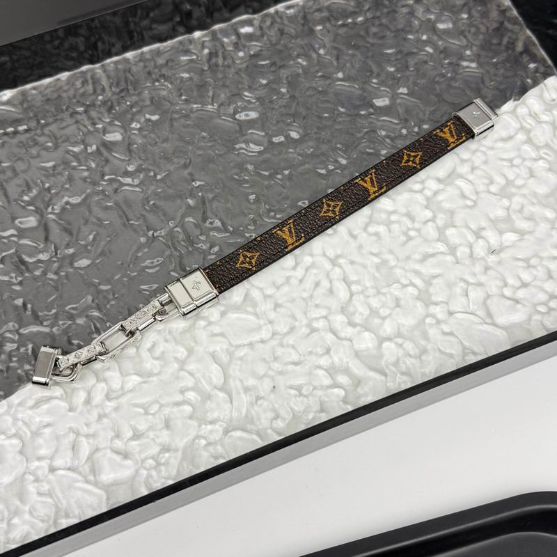 LV Bracelet 05yxh74 (1)