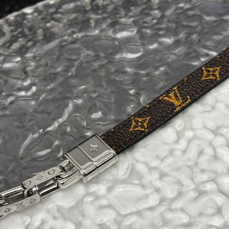 LV Bracelet 05yxh74 (4)