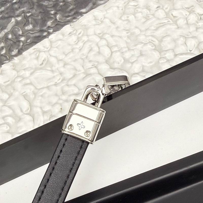 LV Bracelet 05yxh74 (5)