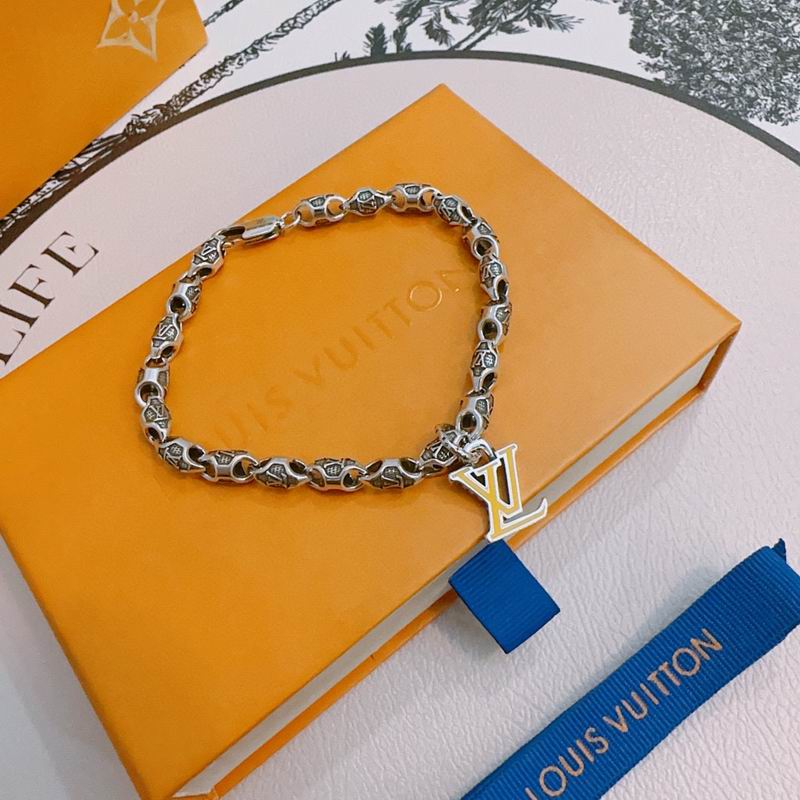 LV Bracelet 05yxh77 (1)