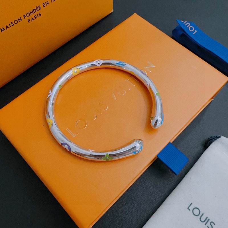 LV Bracelet 05yxh81 (2)