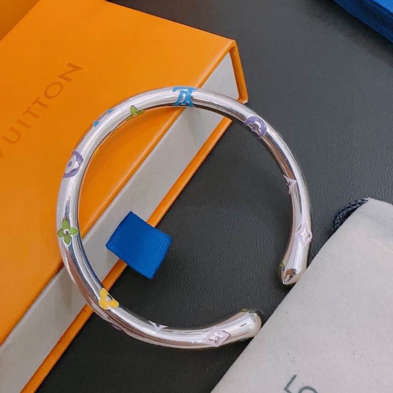 LV Bracelet 05yxh81 (3)