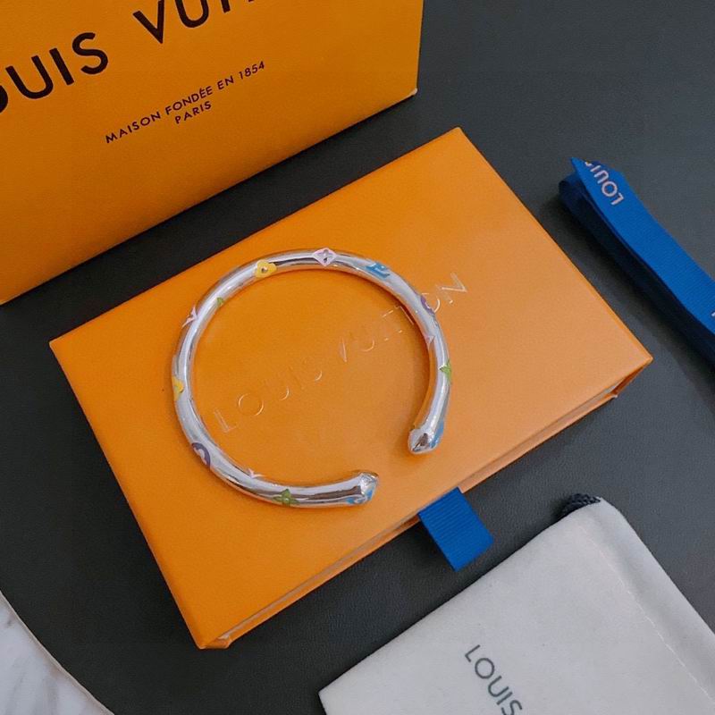 LV Bracelet 05yxh81 (5)