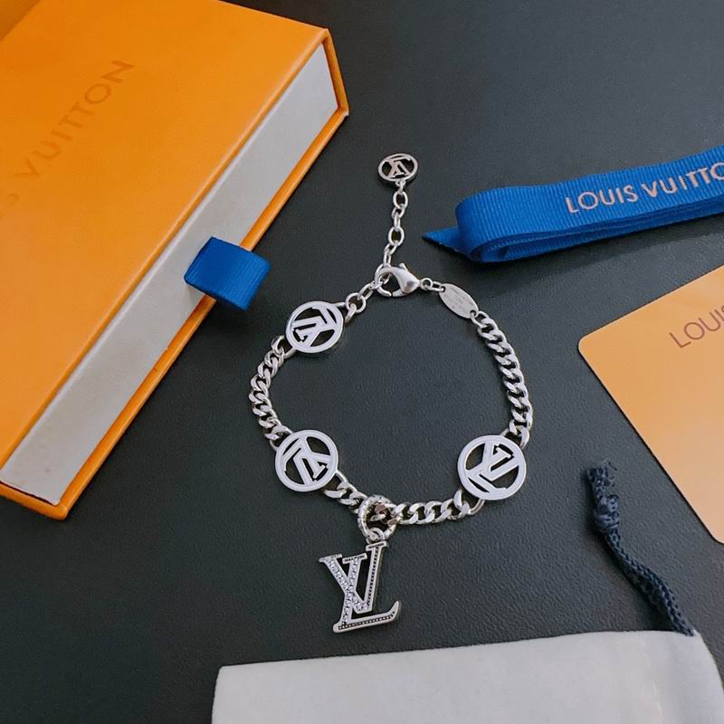 LV Bracelet 05yxh82 (1)